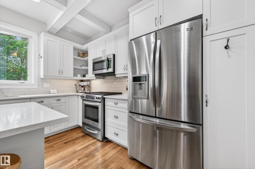 21147 48 Avenue, Edmonton, AB - Indoor Photo Showing Kitchen With Stainless Steel Kitchen With Upgraded Kitchen