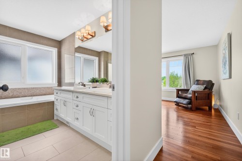 21147 48 Avenue, Edmonton, AB - Indoor Photo Showing Bathroom