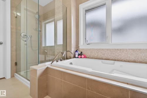 21147 48 Avenue, Edmonton, AB - Indoor Photo Showing Bathroom