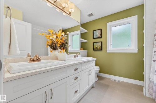 21147 48 Avenue, Edmonton, AB - Indoor Photo Showing Bathroom