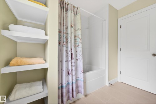 21147 48 Avenue, Edmonton, AB - Indoor With Storage