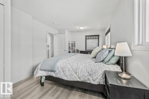 9304 128A Avenue Nw, Edmonton, AB - Indoor Photo Showing Bedroom
