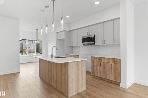 107 Sereno Lane, Fort Saskatchewan, AB - Indoor Photo Showing Kitchen With Upgraded Kitchen