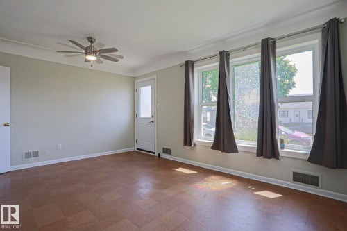 4921 54 Avenue, Stony Plain, AB - Indoor Photo Showing Other Room
