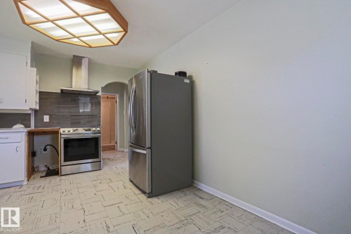 4921 54 Avenue, Stony Plain, AB - Indoor Photo Showing Kitchen