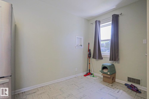 4921 54 Avenue, Stony Plain, AB - Indoor Photo Showing Other Room