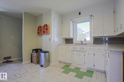 4921 54 Avenue, Stony Plain, AB - Indoor Photo Showing Kitchen