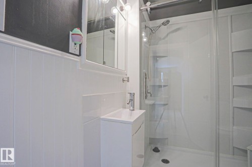 4921 54 Avenue, Stony Plain, AB - Indoor Photo Showing Bathroom