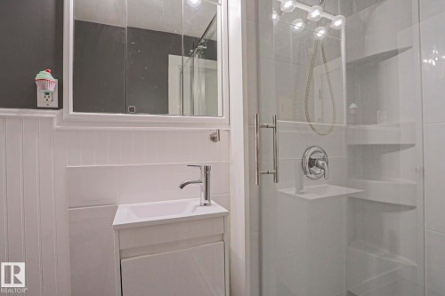 4921 54 Avenue, Stony Plain, AB - Indoor Photo Showing Bathroom