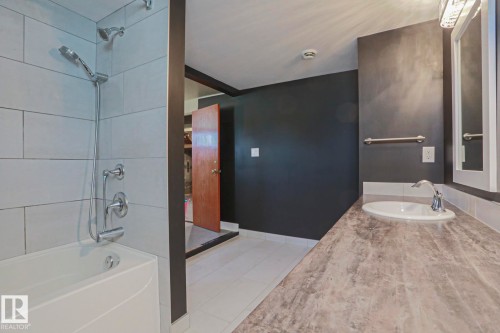 4921 54 Avenue, Stony Plain, AB - Indoor Photo Showing Bathroom