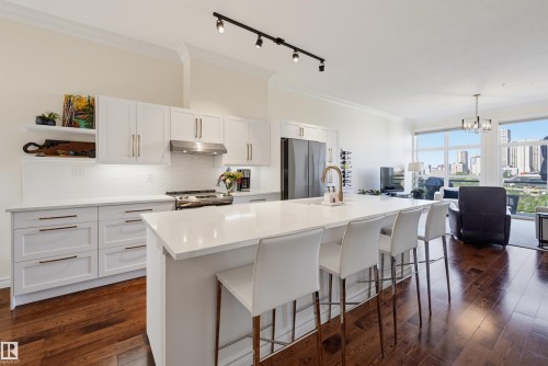 #511 9503 101 Av Nw, Edmonton, AB - Indoor Photo Showing Kitchen With Upgraded Kitchen
