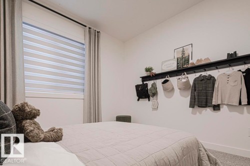927 17 Avenue Nw, Edmonton, AB - Indoor Photo Showing Bedroom