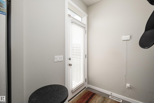 2627 Maple Way Nw, Edmonton, AB - Indoor Photo Showing Other Room