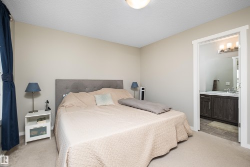 2627 Maple Way Nw, Edmonton, AB - Indoor Photo Showing Bedroom