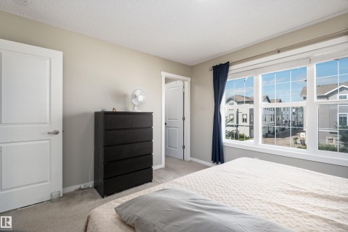 2627 Maple Way Nw, Edmonton, AB - Indoor Photo Showing Bedroom