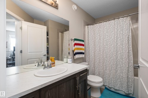 2627 Maple Way Nw, Edmonton, AB - Indoor Photo Showing Bathroom