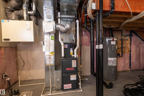 2627 Maple Way Nw, Edmonton, AB - Indoor Photo Showing Basement