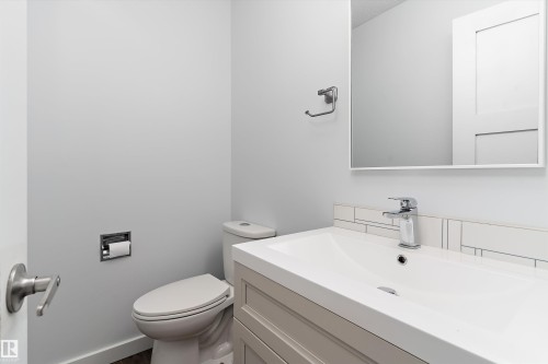 5 Mcleod Place Nw, Edmonton, AB - Indoor Photo Showing Bathroom