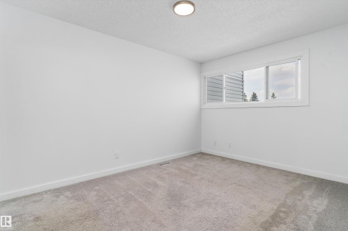 5 Mcleod Place Nw, Edmonton, AB - Indoor Photo Showing Other Room