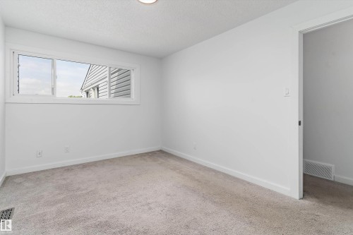 5 Mcleod Place Nw, Edmonton, AB - Indoor Photo Showing Other Room