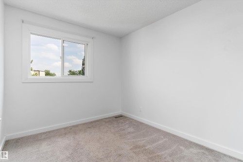 5 Mcleod Place Nw, Edmonton, AB - Indoor Photo Showing Other Room