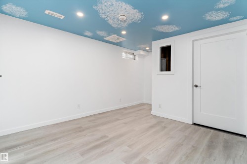 5 Mcleod Place Nw, Edmonton, AB - Indoor Photo Showing Other Room