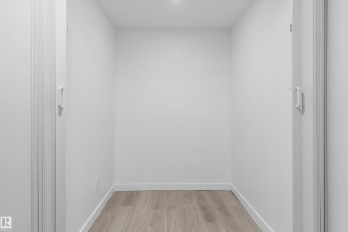 5 Mcleod Place Nw, Edmonton, AB - Indoor Photo Showing Other Room