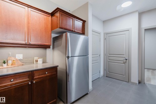 #106 160 Magrath Rd Nw, Edmonton, AB - Indoor Photo Showing Kitchen