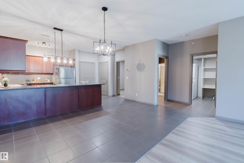 #106 160 Magrath Rd Nw, Edmonton, AB - Indoor Photo Showing Kitchen