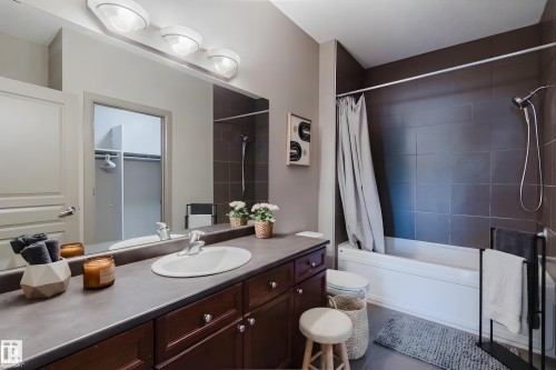 #106 160 Magrath Rd Nw, Edmonton, AB - Indoor Photo Showing Bathroom