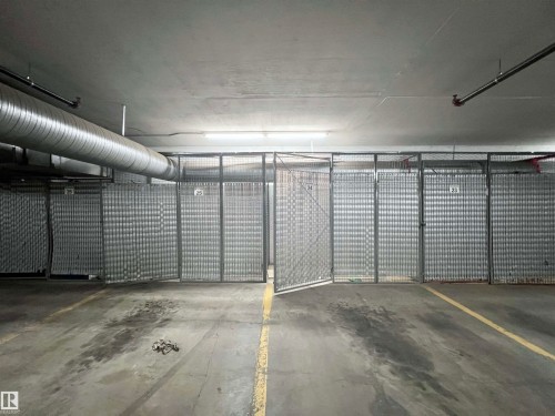 #106 160 Magrath Rd Nw, Edmonton, AB - Indoor Photo Showing Garage