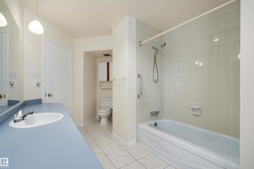 #315 5520 Riverbend Rd Nw, Edmonton, AB - Indoor Photo Showing Bathroom