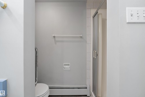 #315 5520 Riverbend Rd Nw, Edmonton, AB - Indoor Photo Showing Bathroom