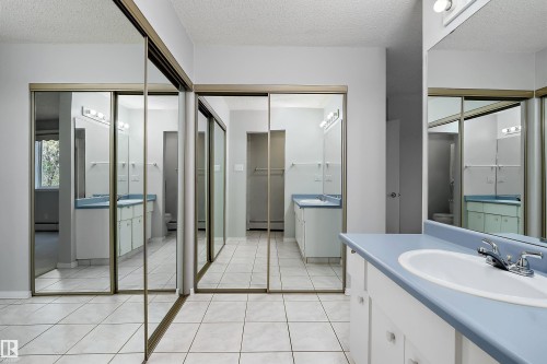 #315 5520 Riverbend Rd Nw, Edmonton, AB - Indoor Photo Showing Bathroom