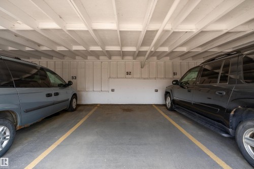 #315 5520 Riverbend Rd Nw, Edmonton, AB - Indoor Photo Showing Garage