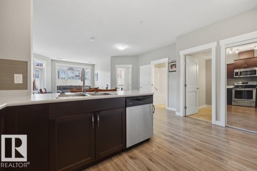 #205 511 Queen St, Spruce Grove, AB - Indoor Photo Showing Kitchen