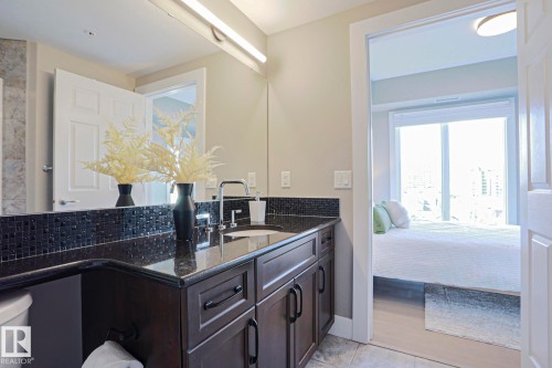 #703 10303 111 St Nw, Edmonton, AB - Indoor Photo Showing Bathroom