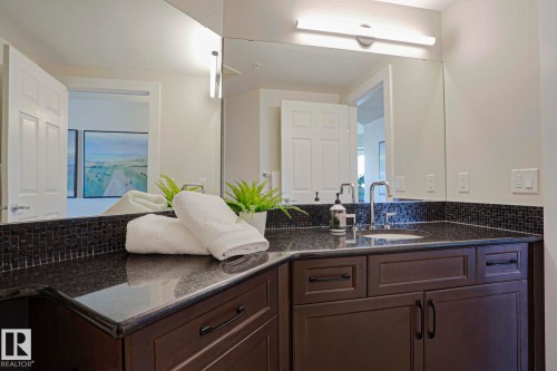 #703 10303 111 St Nw, Edmonton, AB - Indoor Photo Showing Kitchen