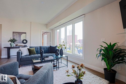 #703 10303 111 St Nw, Edmonton, AB - Indoor Photo Showing Living Room