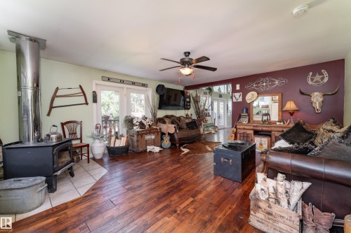 130 Lakeshore Drive, Rural Lac Ste. Anne County, AB - Indoor