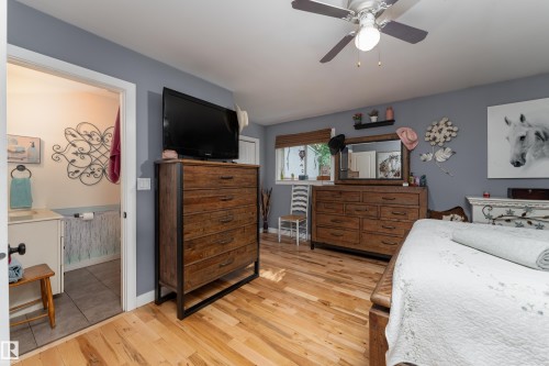 130 Lakeshore Drive, Rural Lac Ste. Anne County, AB - Indoor Photo Showing Bedroom