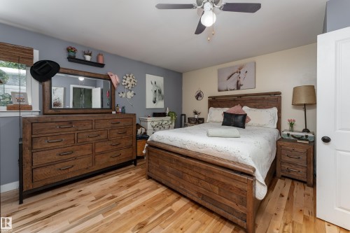 130 Lakeshore Drive, Rural Lac Ste. Anne County, AB - Indoor Photo Showing Bedroom