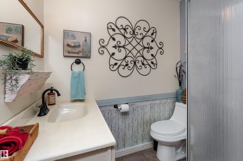 130 Lakeshore Drive, Rural Lac Ste. Anne County, AB - Indoor Photo Showing Bathroom