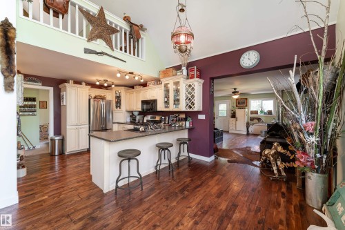 130 Lakeshore Drive, Rural Lac Ste. Anne County, AB - Indoor Photo Showing Kitchen