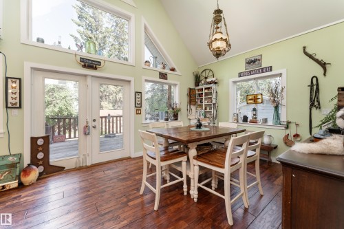 130 Lakeshore Drive, Rural Lac Ste. Anne County, AB - Indoor Photo Showing Dining Room