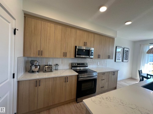 29 Chartres Close, St. Albert, AB - Indoor Photo Showing Kitchen