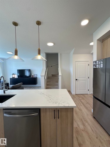 29 Chartres Close, St. Albert, AB - Indoor Photo Showing Kitchen