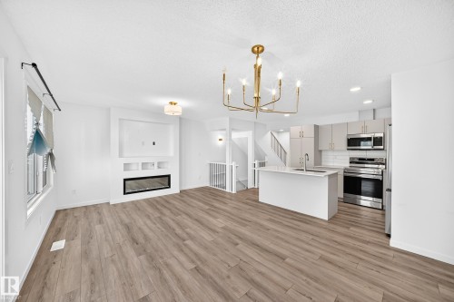 #4 905 172 St Sw, Edmonton, AB - Indoor Photo Showing Kitchen