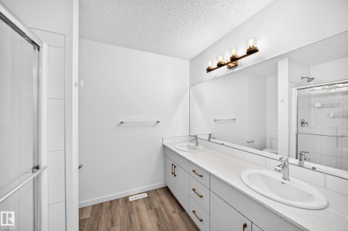 #4 905 172 St Sw, Edmonton, AB - Indoor Photo Showing Bathroom