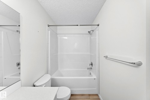 #4 905 172 St Sw, Edmonton, AB - Indoor Photo Showing Bathroom